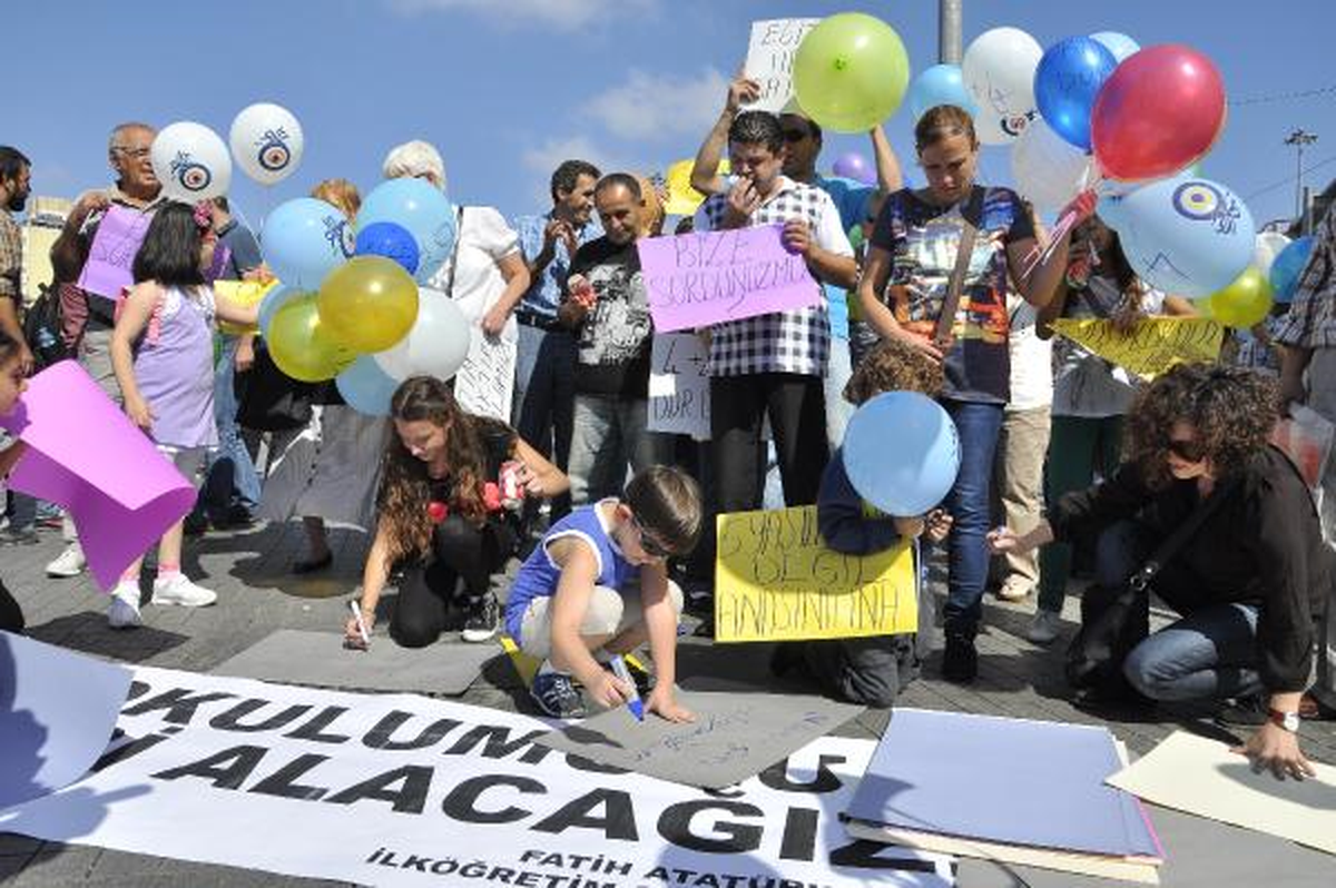 Öğrenci ve Velilerden "Okulumuzu Geri İstiyoruz" Protestosu