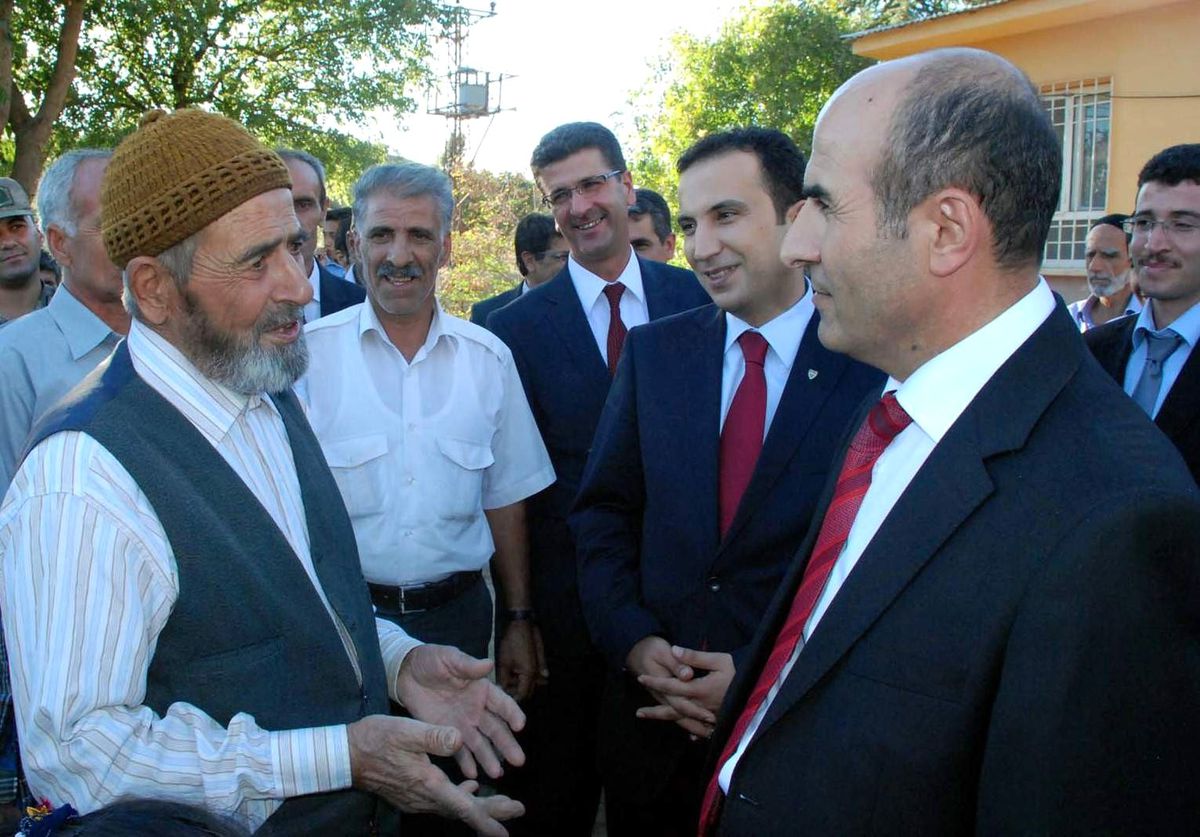 Vali Demirtaş, Sincik\'te İncelemelerde Bulundu