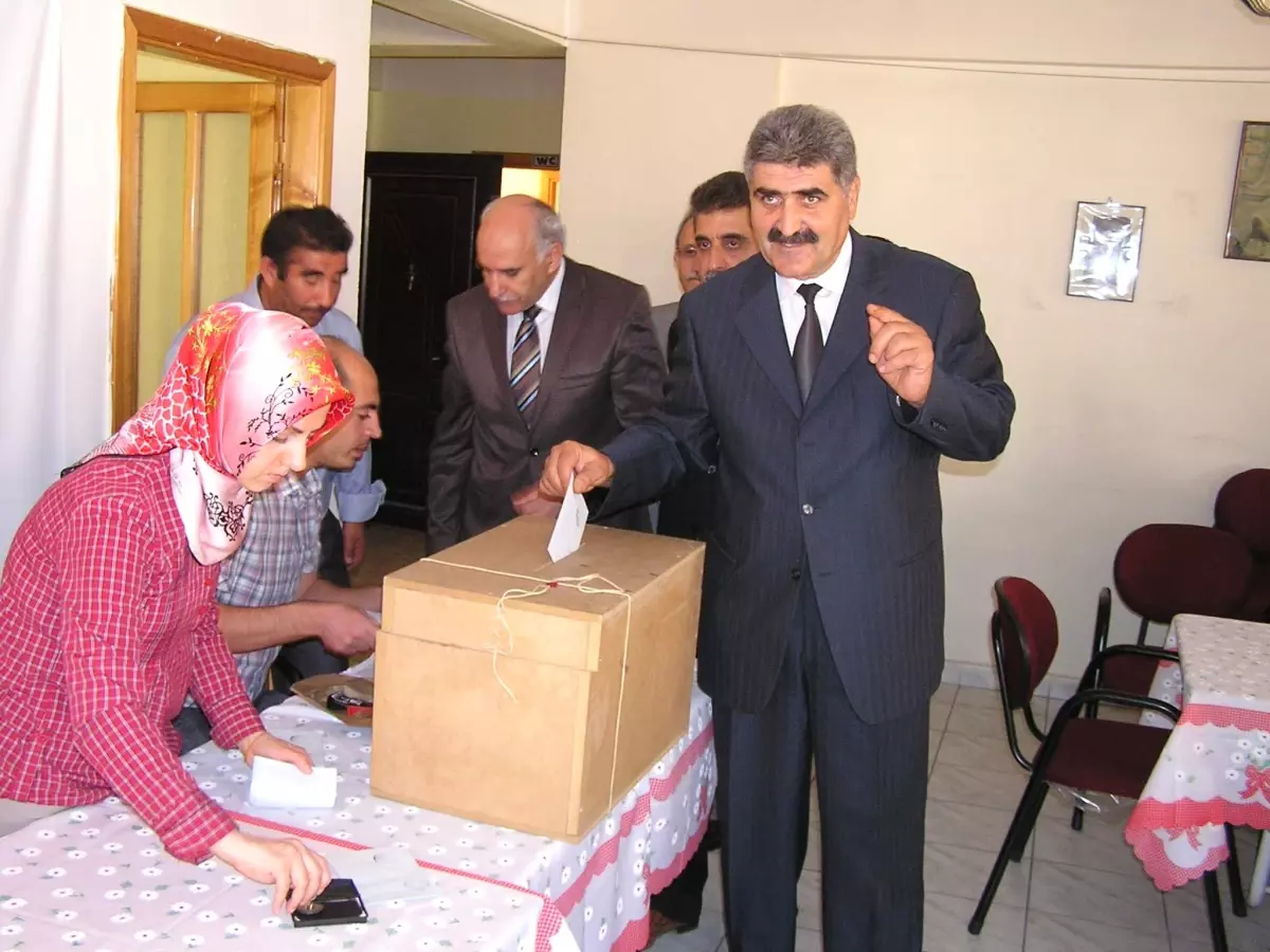 Veteriner Hekimleri Odası\'nda Ertuğrul Özdemir Yeniden Başkan