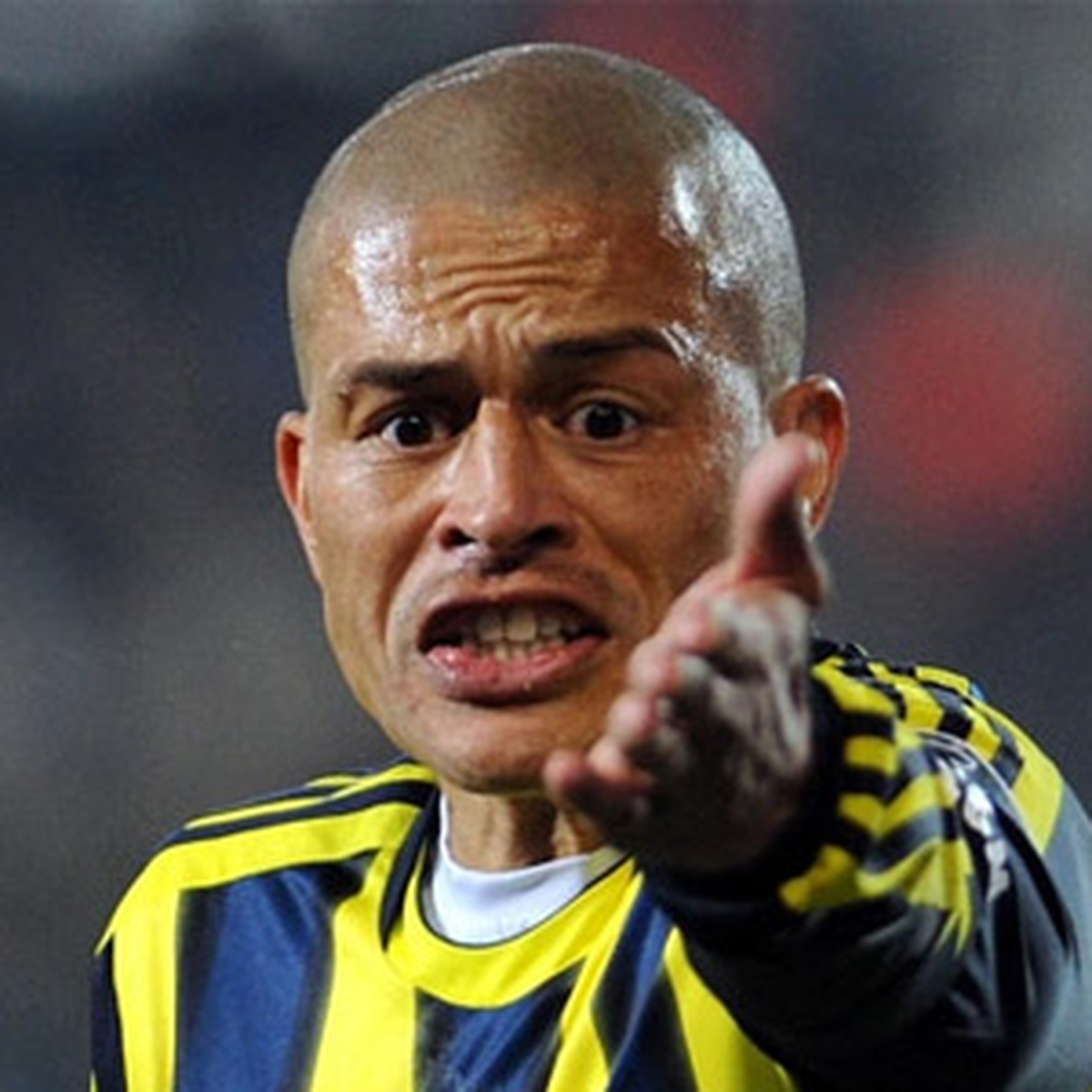 Alex, Topun Ağzında!