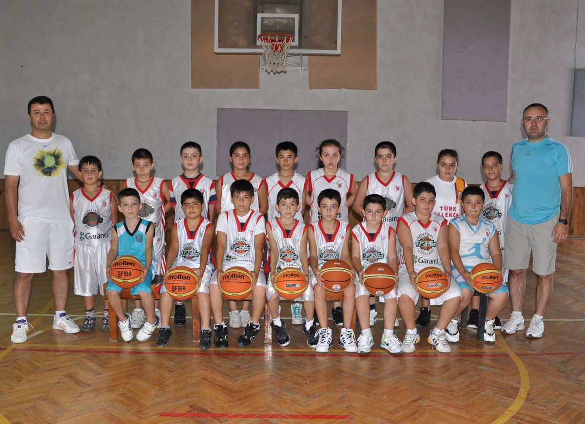 Bafra\'da 12 Dev Adam Basketbol Okulları Çalışmaları