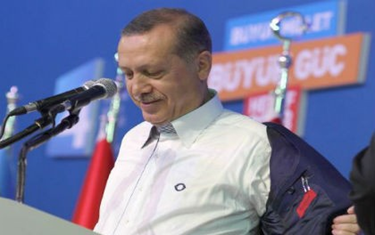 Başbakan\'ın Gömleğinin Sırrı Çözüldü
