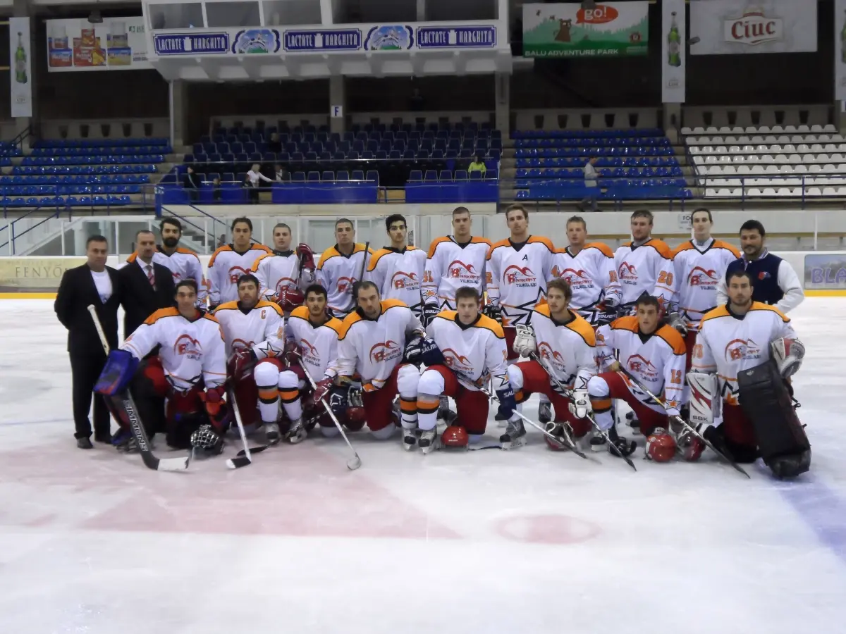 Buz Hokeyinde İki Galibiyet Bir Mağlubiyet