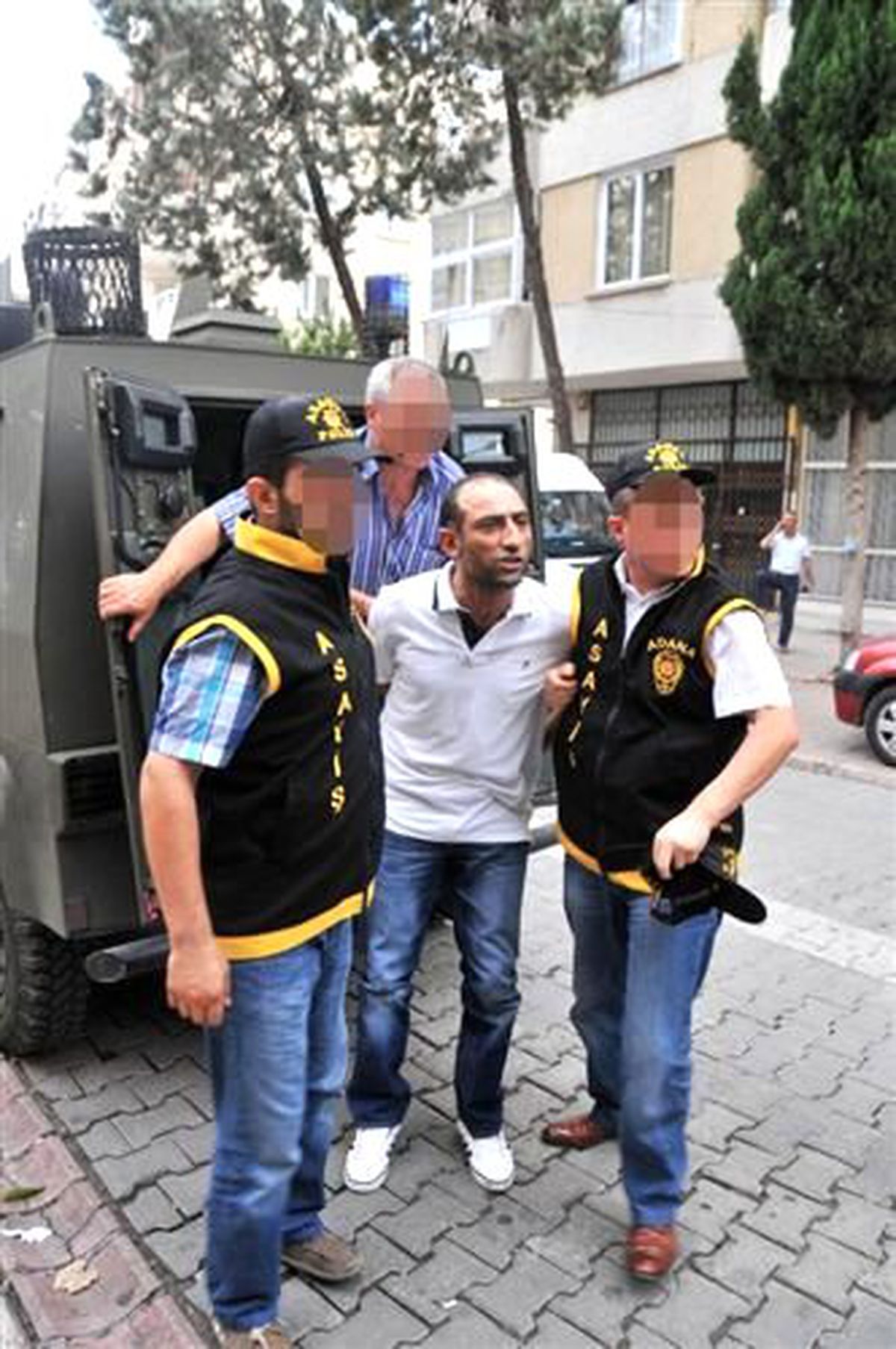 Çete Lideri Adliyeye Zırhlı Araçla Götürüldü