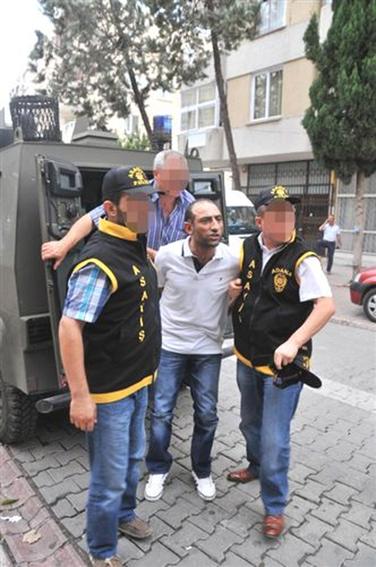 Çete Lideri Adliyeye Zırhlı Araçla Götürüldü