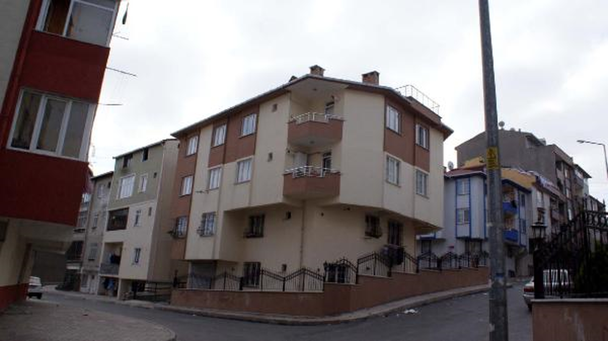 Cinnet Geçirip 9 Aylık Kızını Öldürdü