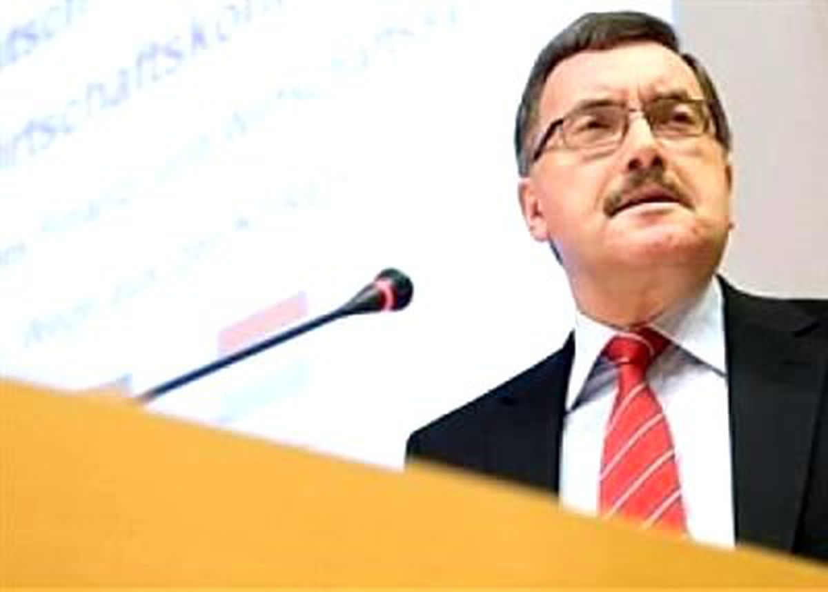 ECB Yetkilerini Aşıyor
