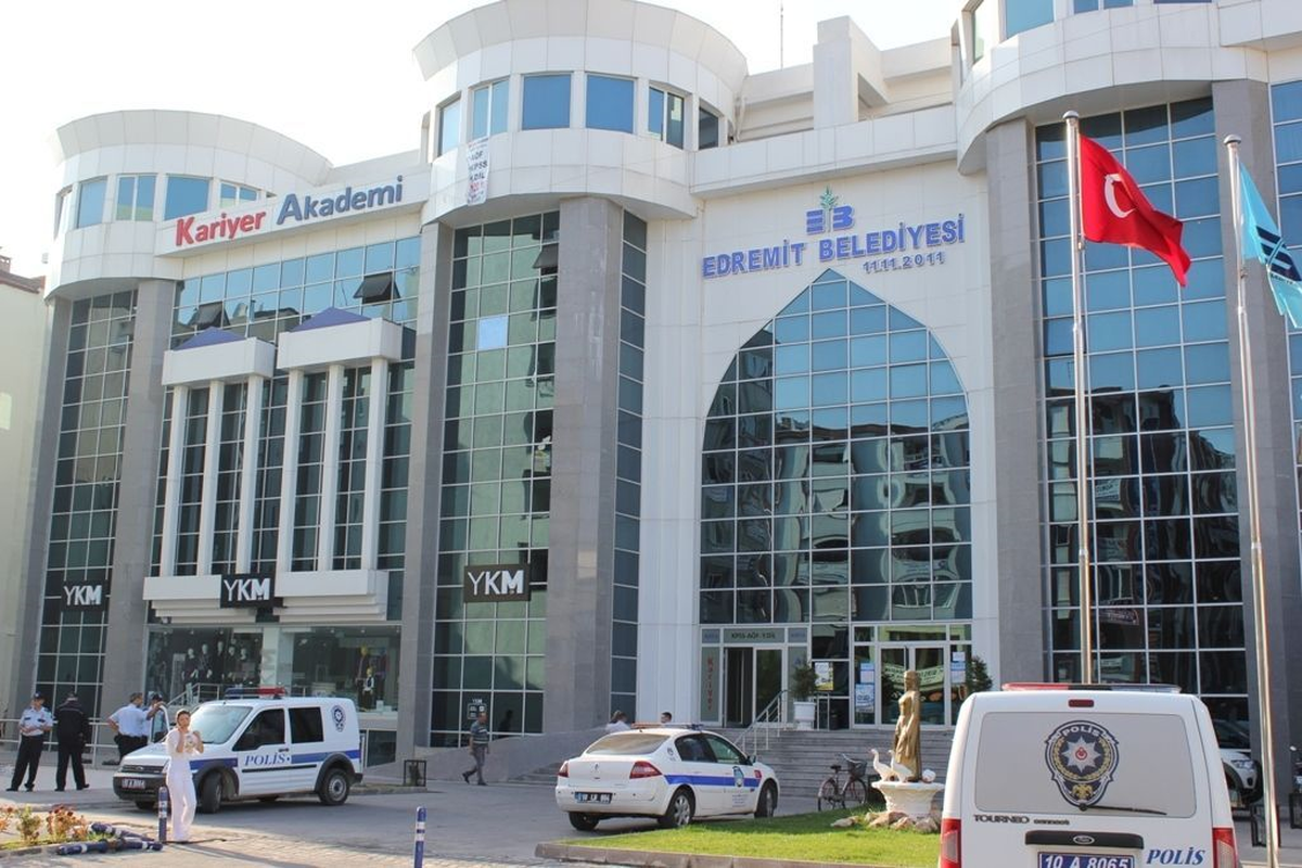 Edremit Belediyesi\'nde Operasyon