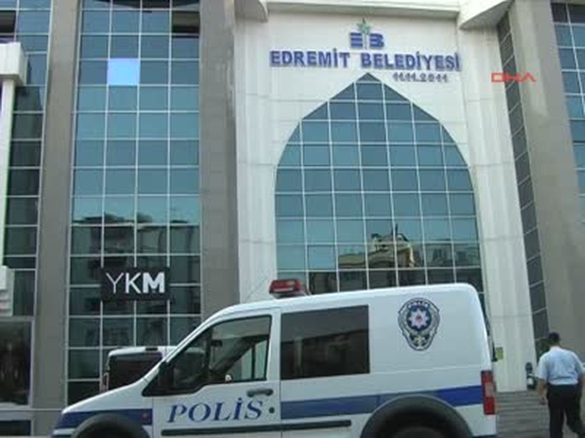 Edremit Belediyesi\'ne Operasyon