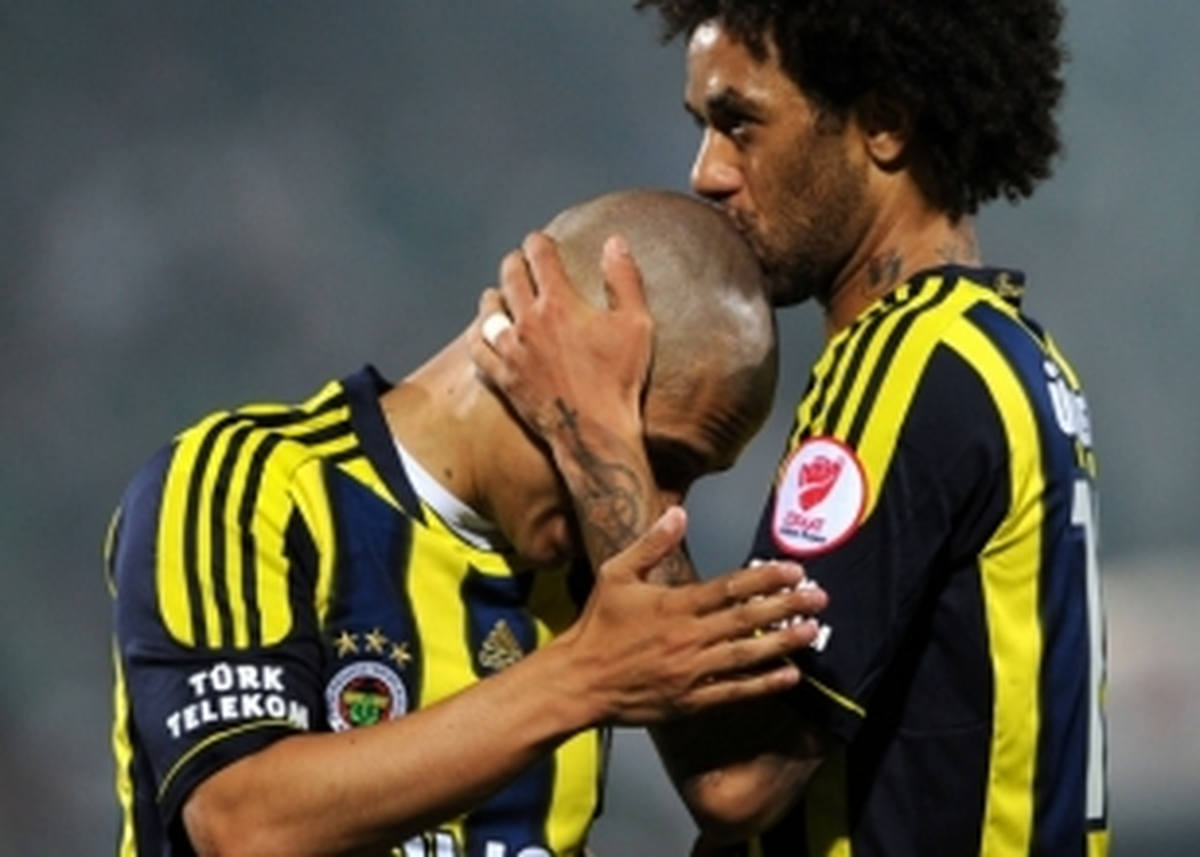 Fenerbahçe\'de İki Kadro Dışı