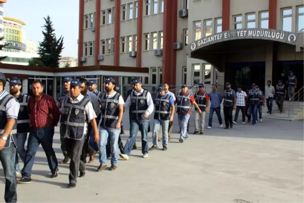 Gazete Kupürüyle Haraç Toplayan Çete Gözaltına Alındı