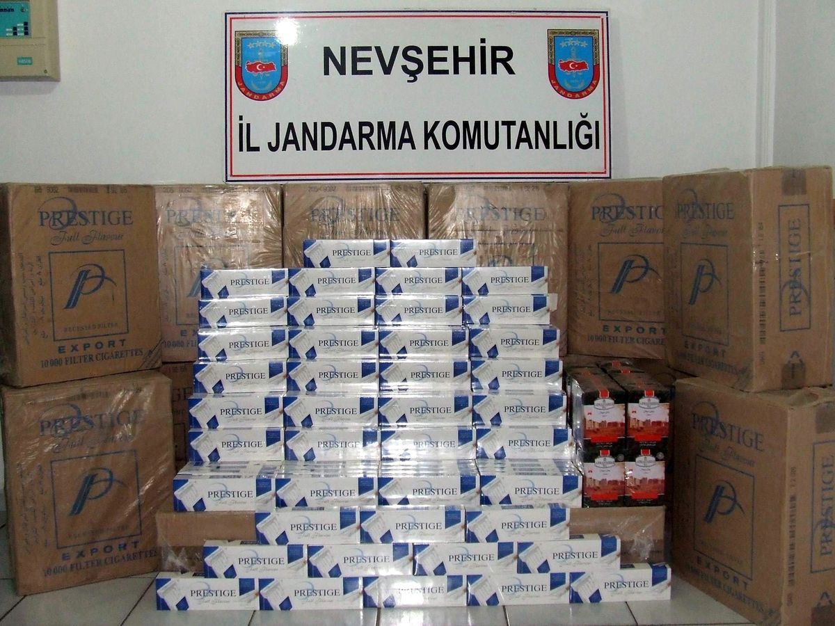 Jandarma 9 Bin 740 Paket Kaçak Sigara Ele Geçirdi