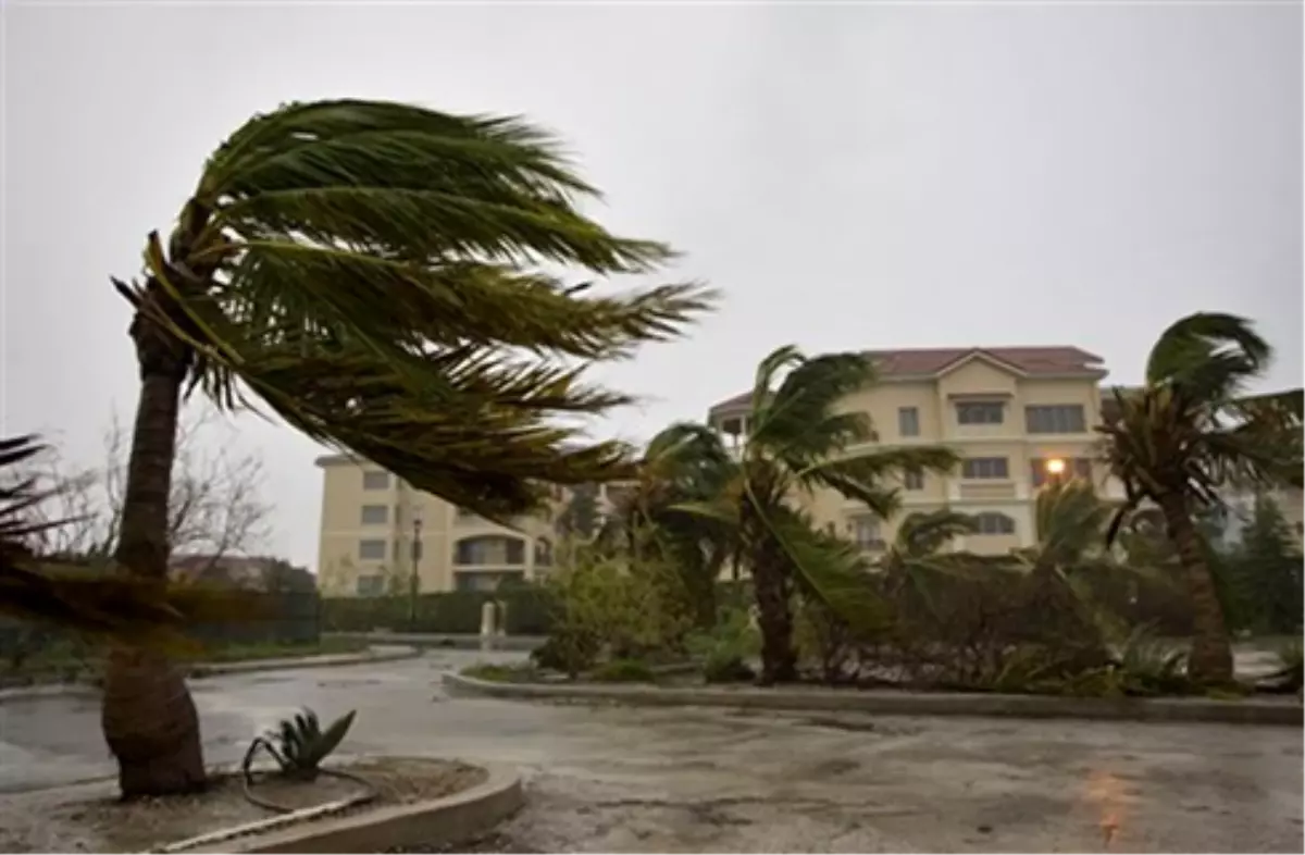 Japonya, Jelawat Kasırgasına Teslim