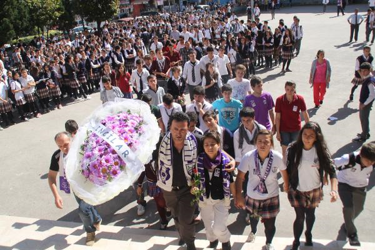 Kazada Ölen Liseli Kız Voleybolcunun Okulunda Yas