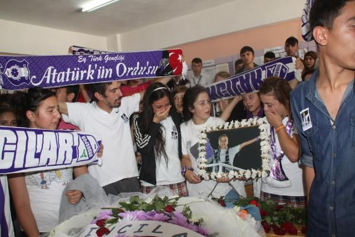 Kazada Ölen Liseli Voleybolcunun Okulunda Yas