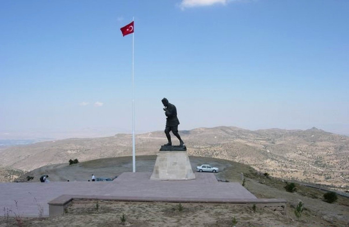 Kocatape Atatürk Anıtı Bakım İçin Sökülüyor