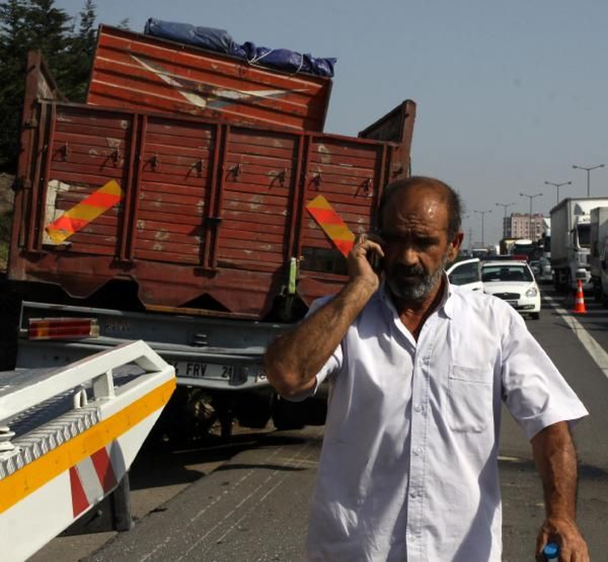 Lastiği Patlayan Kamyon Dehşet Saçtı: 3 Yaralı