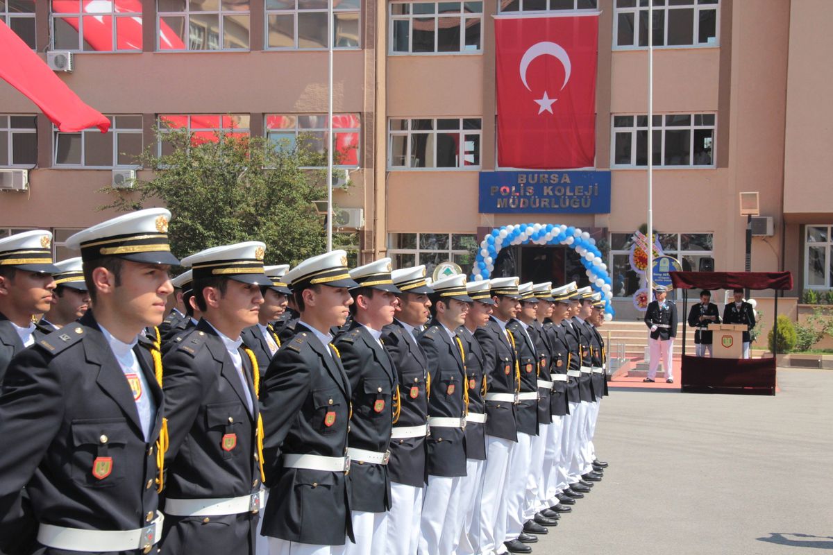 Meslekte Yükselemeyen Polis Memuru Mutsuz