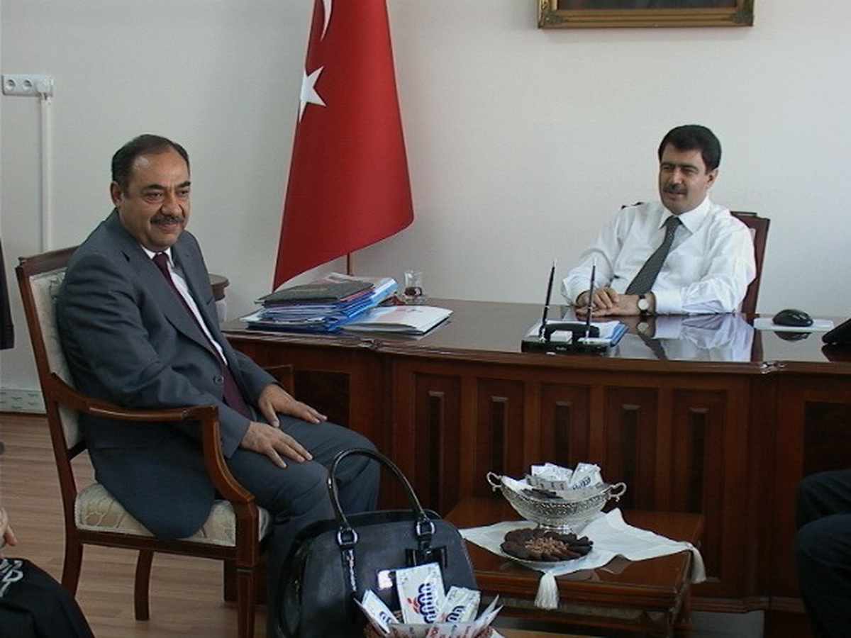 MHP İl Teşkilatı Vali Vasip Şahin\'i Ziyaret Etti