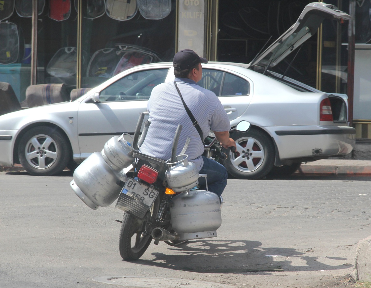 Motosikletle Tüpgaz Sevkiyatı