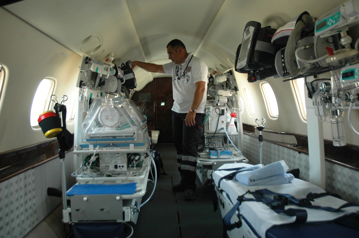Sağlık Bakanlığı\'na 4 Sedyeli Ambulans Uçak
