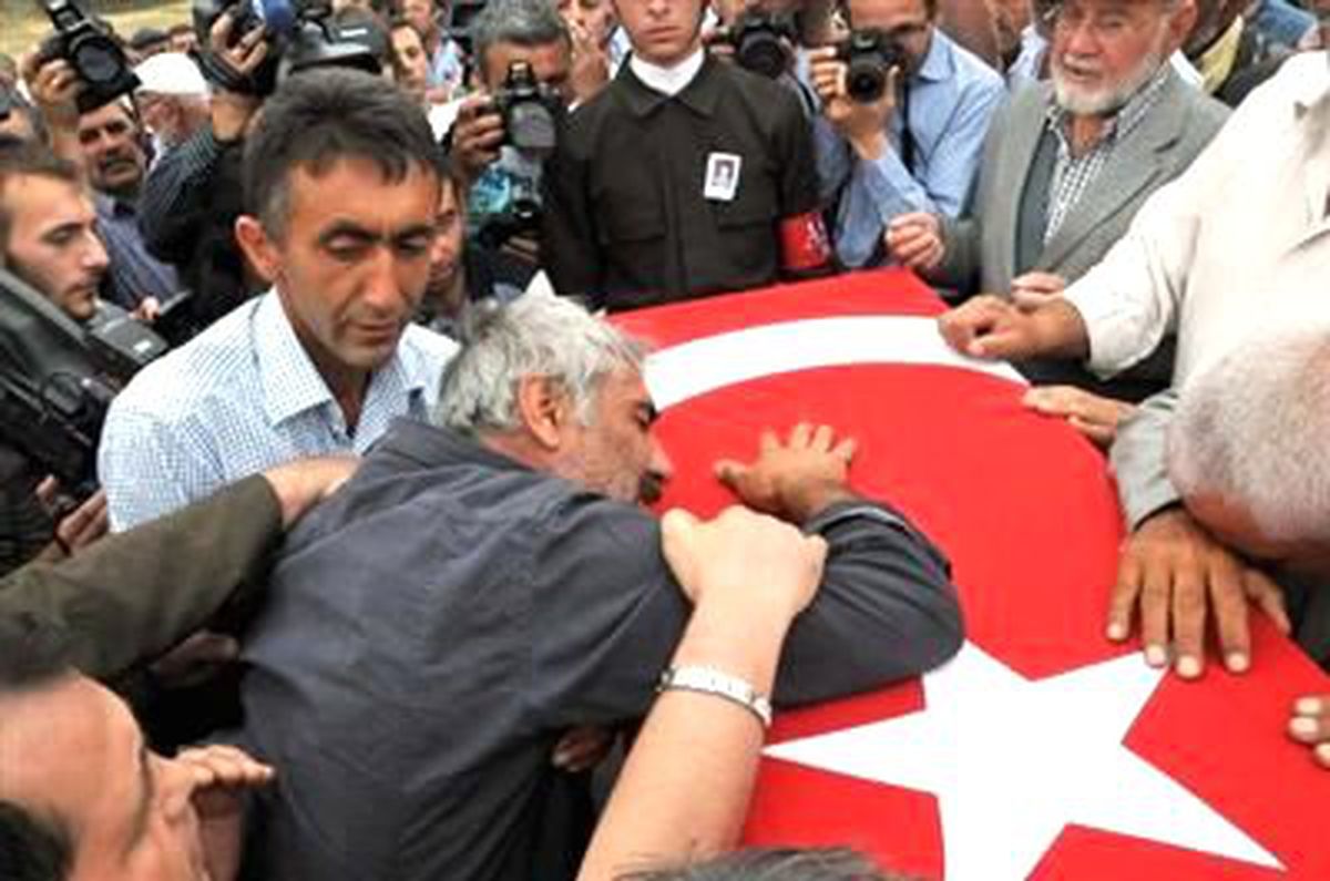 Şehit Er Topaloğlu\'nun Cenazesi Memleketi Sivas\'ta (2)