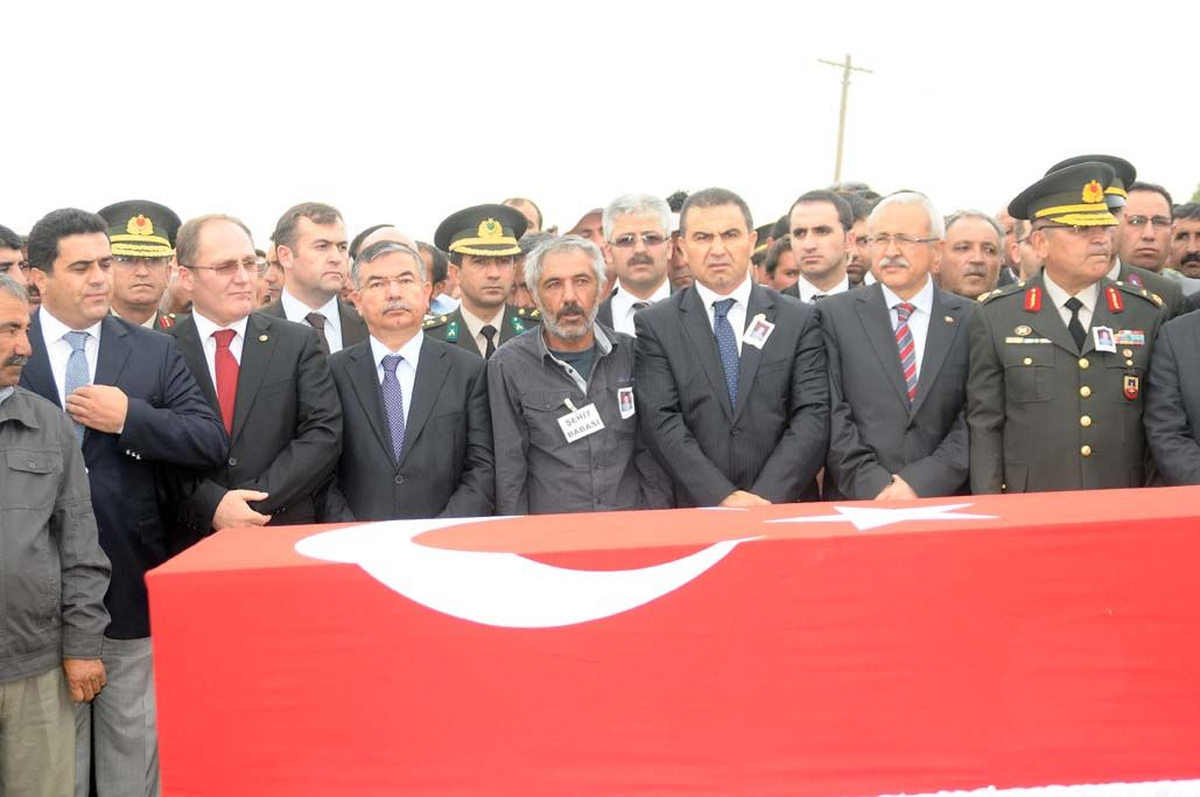 Şehit Jandarma Er Musa Topaloğlu\'nun Cenazesi Toprağa Verildi