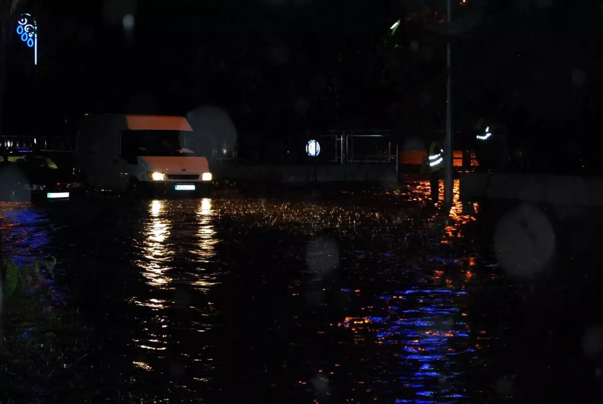 Şiddetli Yağış Su Baskınlarına Neden Oldu