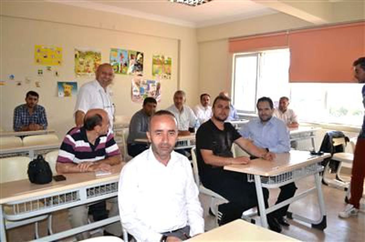 Siyaset Akademisi Sınavında Ter Döktüler