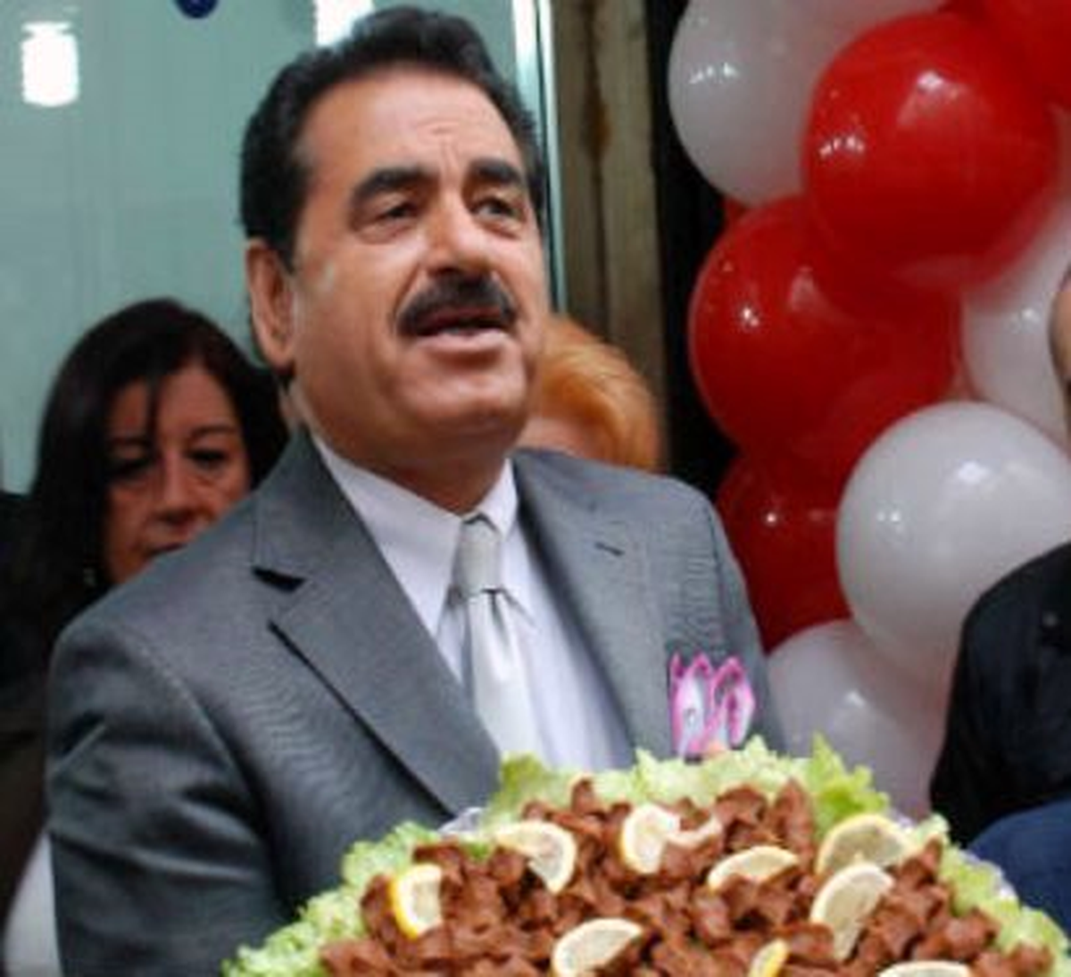 Tatlıses\'e Uluslararası Ödül