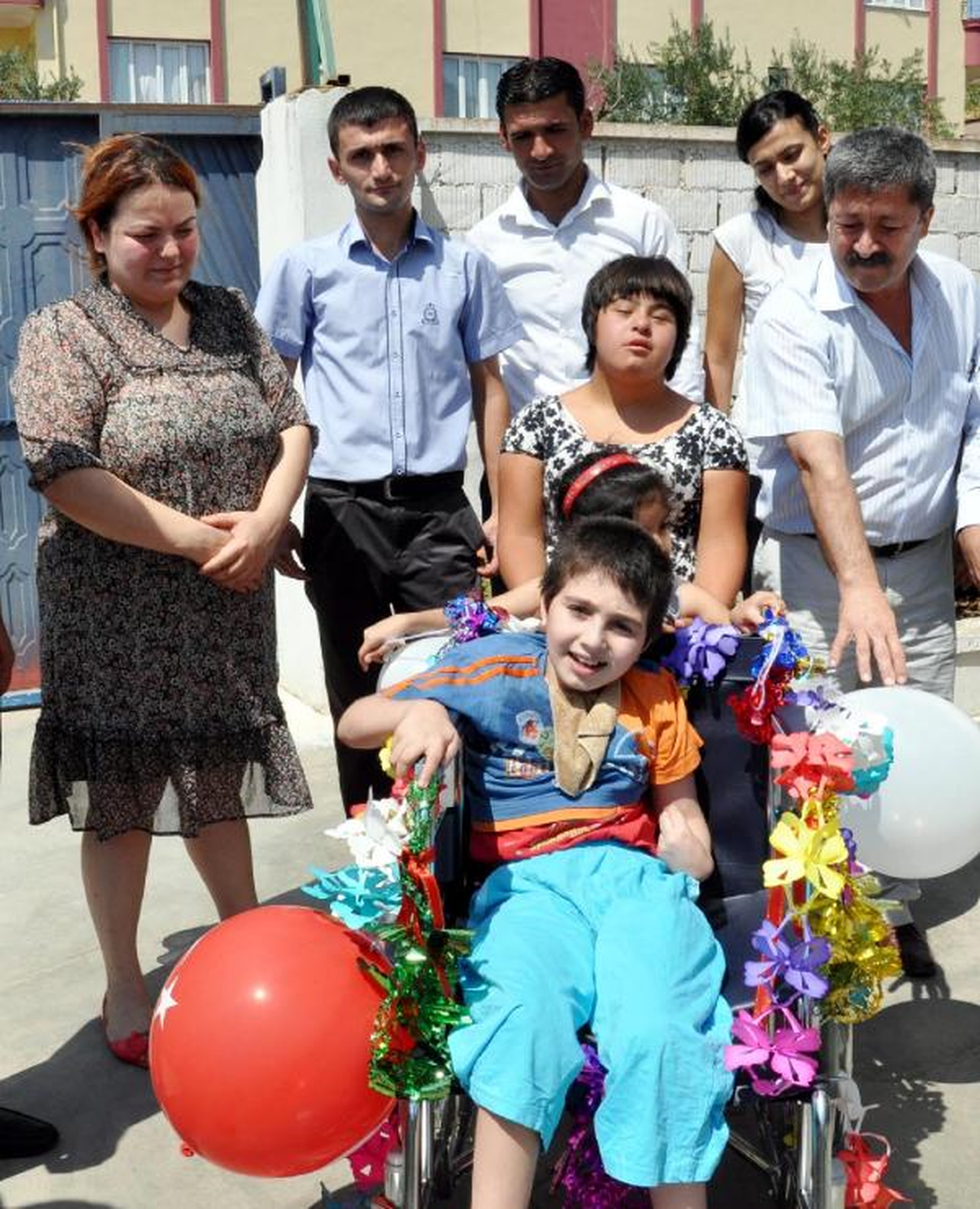 Tekerlekli Sandalyeye Kavuşan İlker\'in Mutluluk Gülücükleri