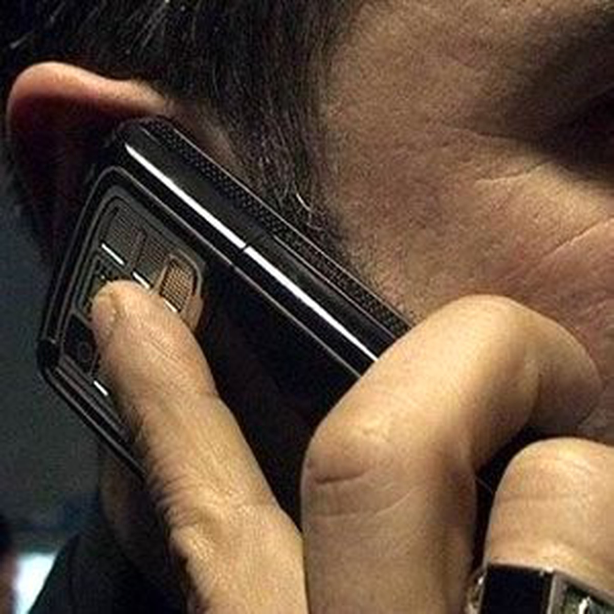 \'Tele Dolandırıcı\' Yanlışlıkla Emniyeti Aradı