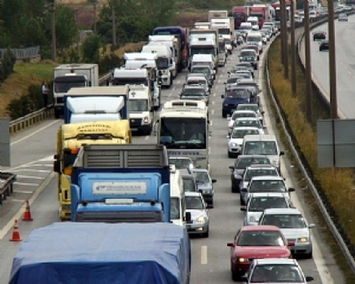 TEM\'in İstanbul Yönü Körfez ile Gebze Arası Kapatıldı
