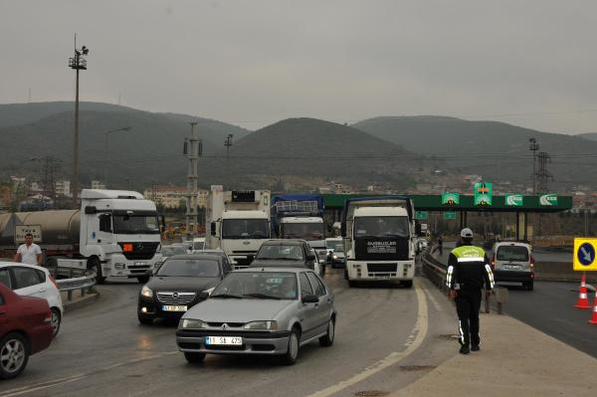 TEM\'in Körfez-Gebze Geçişi Kapatıldı