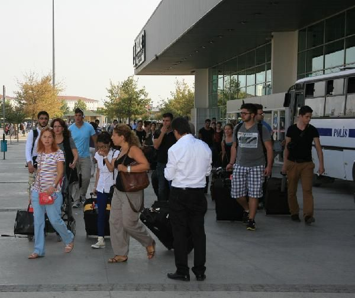 Terminaldeki Haciz, Yüzlerce Yolcuyu Vurdu