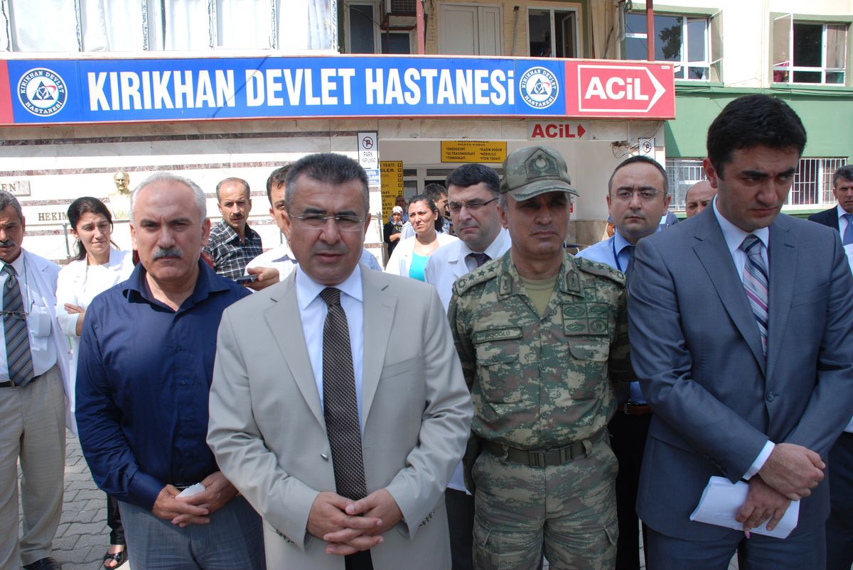 Vali Lekesiz: "2 Terörist Yaralı Olarak Kaçtı"