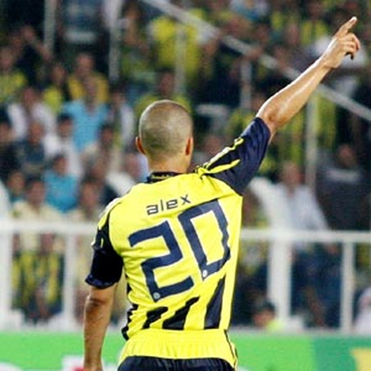 Ve Alex Kadro Dışı Bırakıldı
