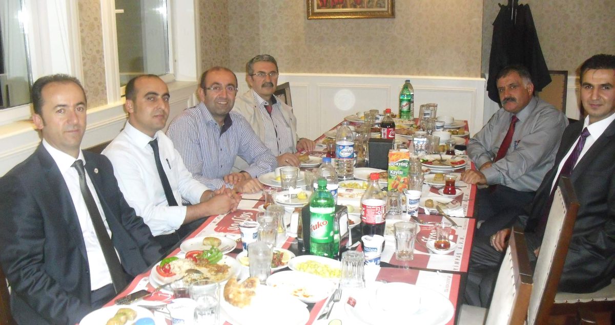 Yozgat\'ta Eğitim Sendikları Yemekte Biraraya Geldi