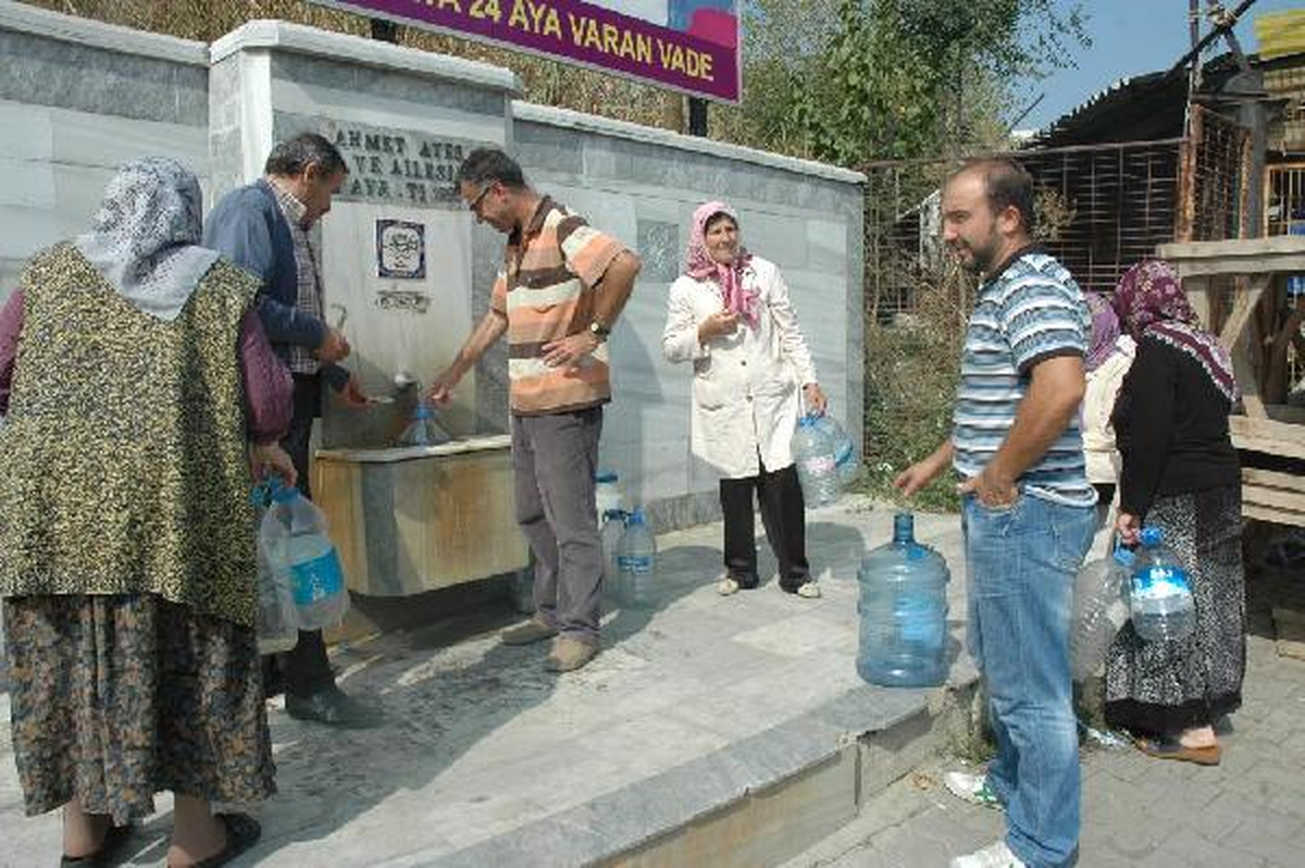 3 Gündür Suların Akmadığı Tekirdağ\'da Sokak Çeşmeleri Önünde Kuyruk
