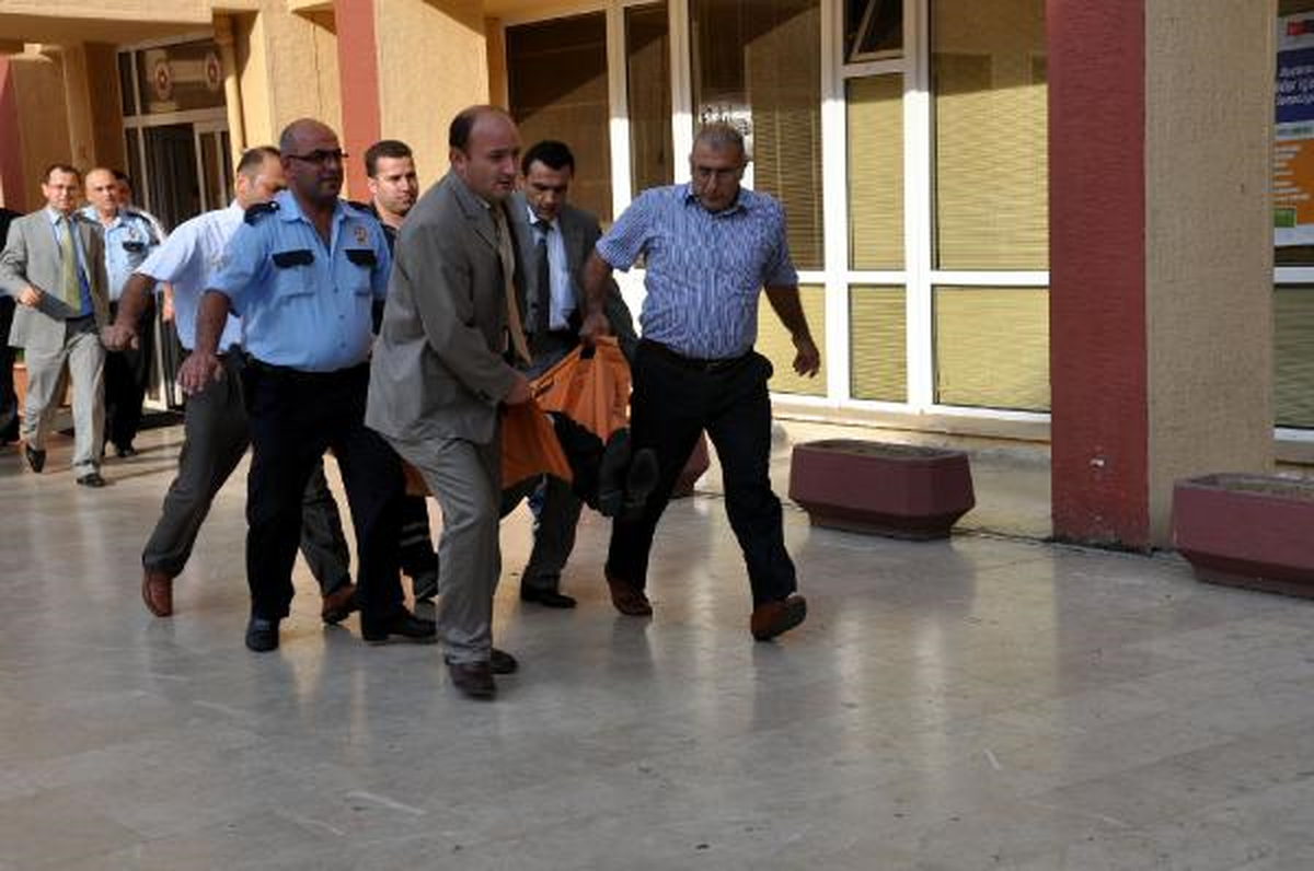 Adliyede Rahatsızlanan Savcı Hastaneye Kaldırıldı