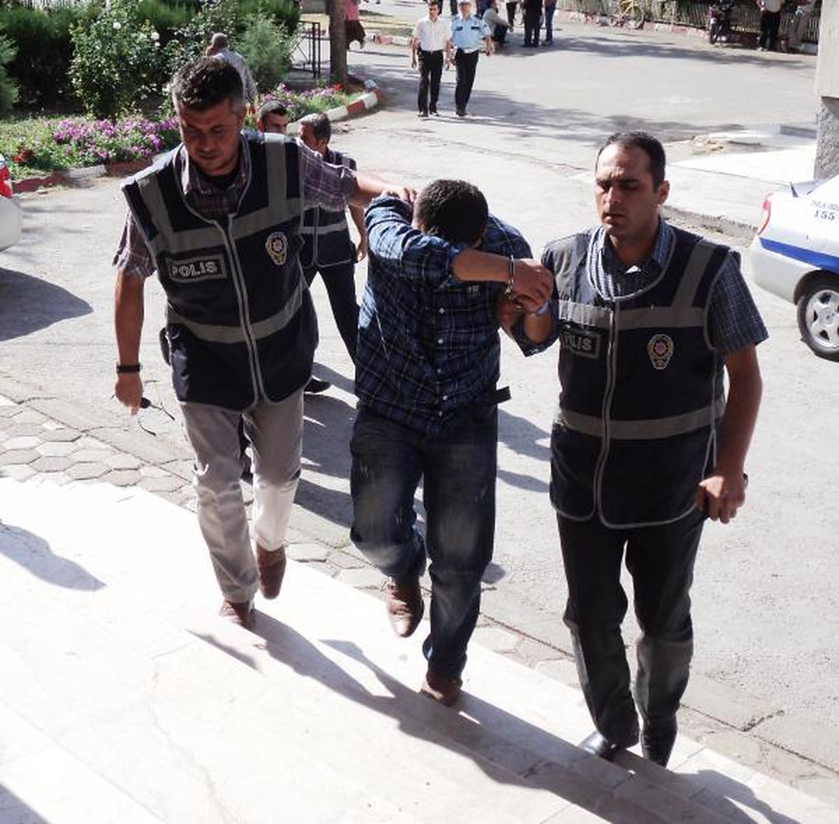 Akşehir\'de Uyuşturucu Operasyonu: 2 Gözaltı