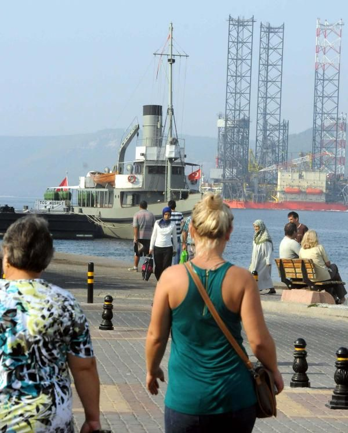 Çanakkale Petrol Arama Platformu Boğazı Kapattı Petrol Arama Platformu Boğazı Kapattı