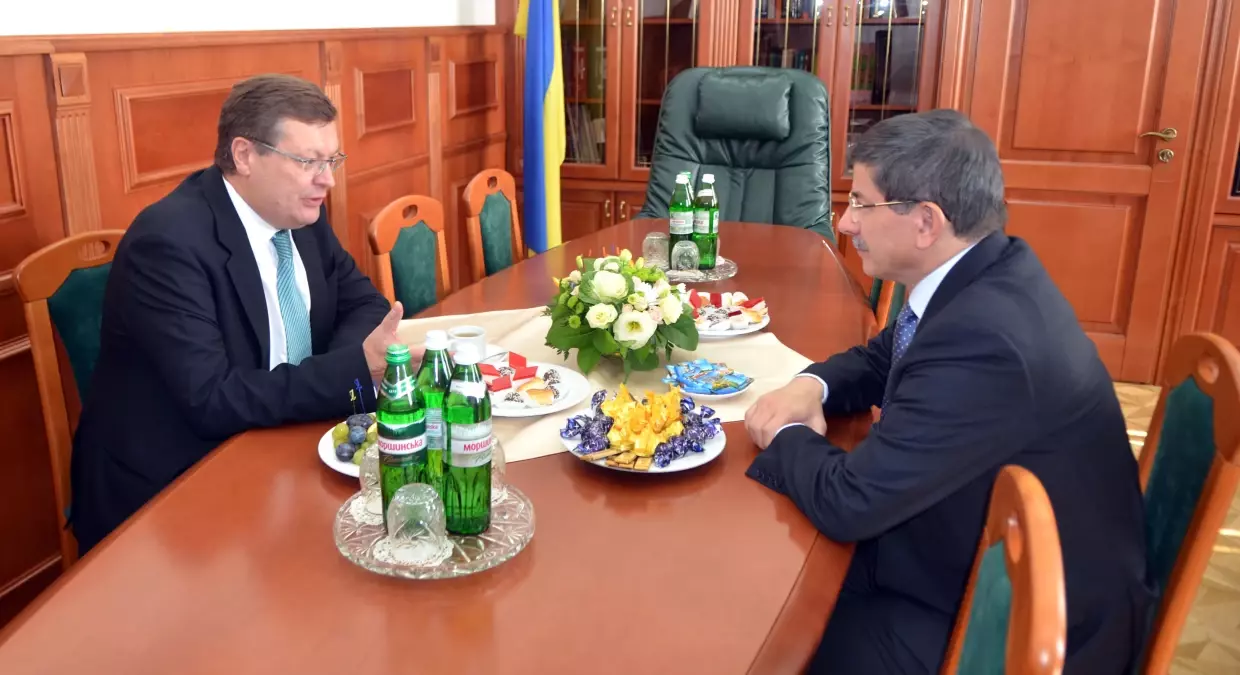 Dışişleri Bakanı Davutoğlu, Ukrayna\'da