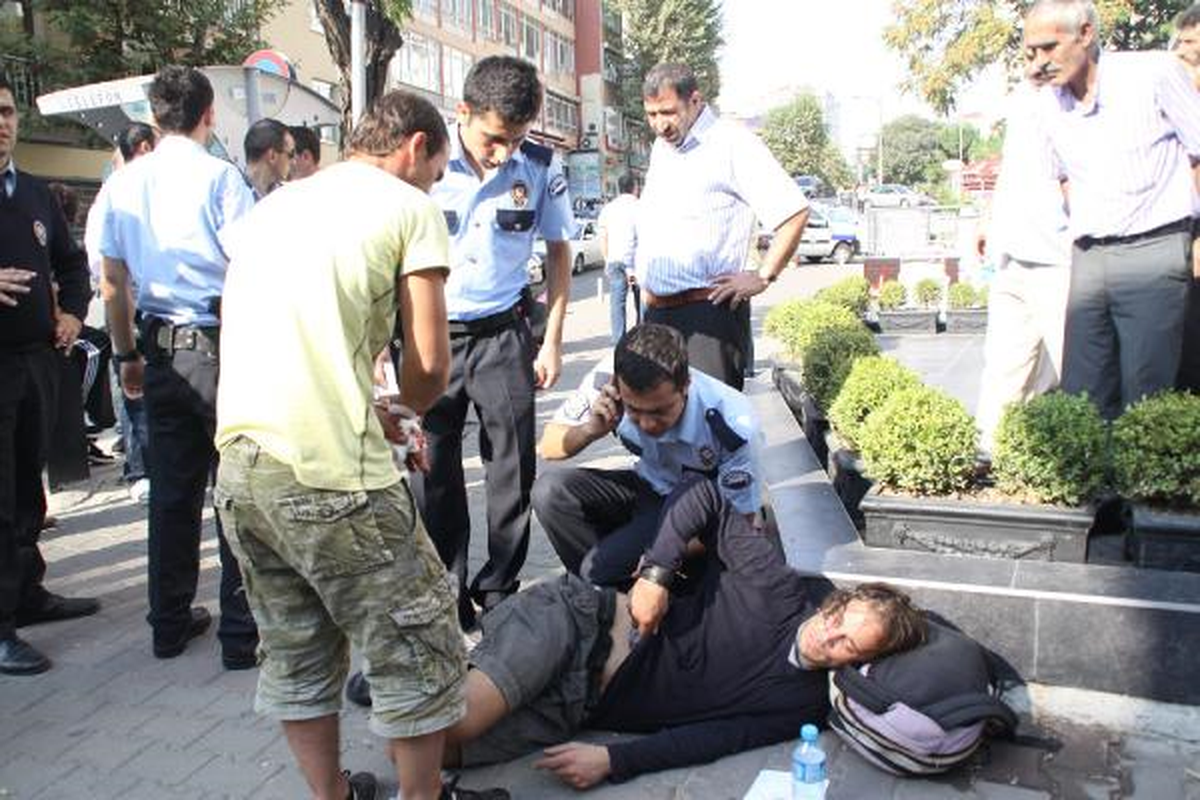 Eczaneye Gidemeden Yere Yığıldılar