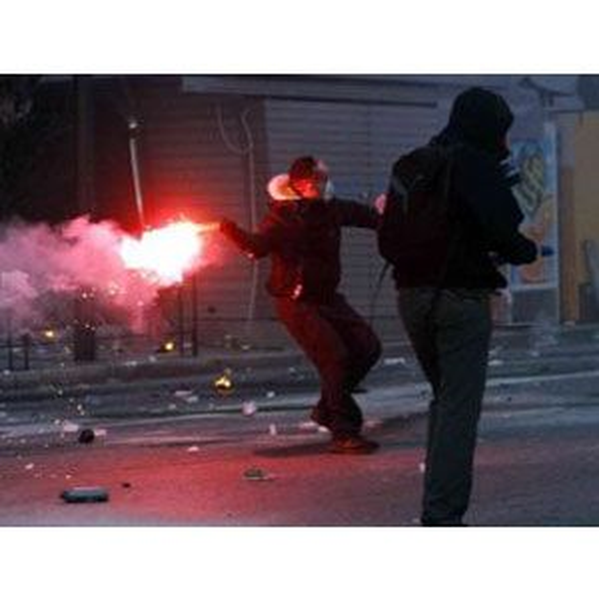 Emniyet: Hayrünnisa, Göstericilerin Attığı Bombadan Yaralandı (2)