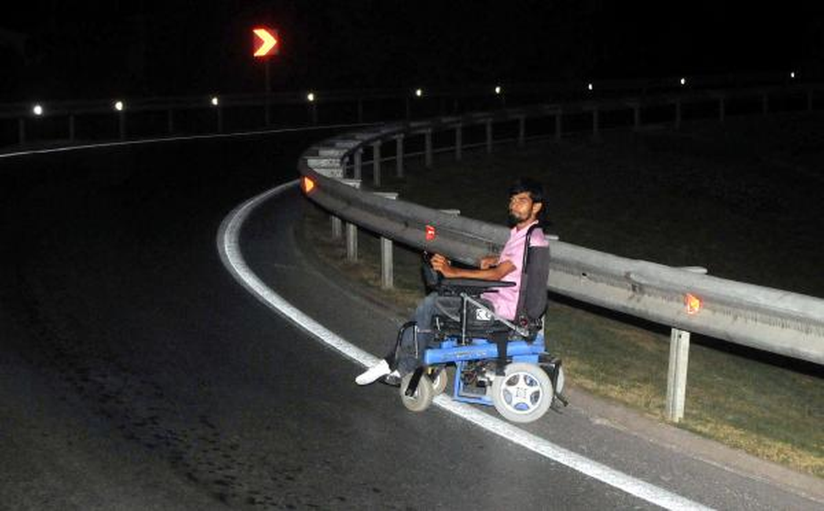 Engelli Üniversitelinin Üst Geçit Çilesi