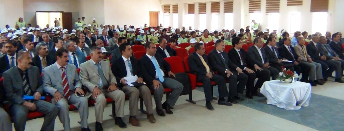 Erciş\'te "Van Gölü Geleceğimizdir" Paneli ve Göl Kıyısında Temizlik