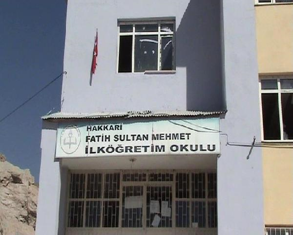 Hakkari\'de Okula Molotof Atıldı