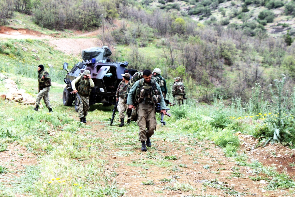 Hakkari Valiliği, Şemdinli Kırsalında Dün Başlayan Operasyonlarda, Irak Sınırından Türkiye\'ye Giriş...