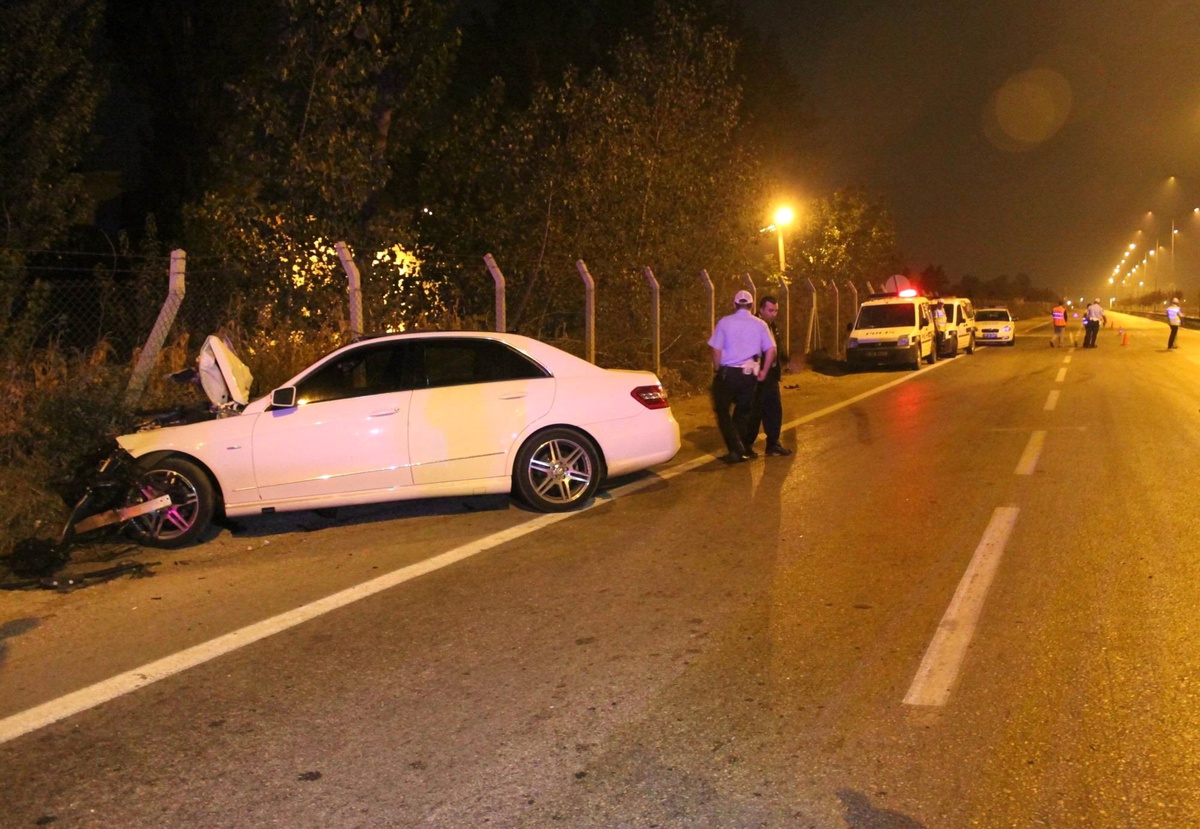 Kamyona Çarpan Otomobilin Sürücüsü Hayatını Kaybetti